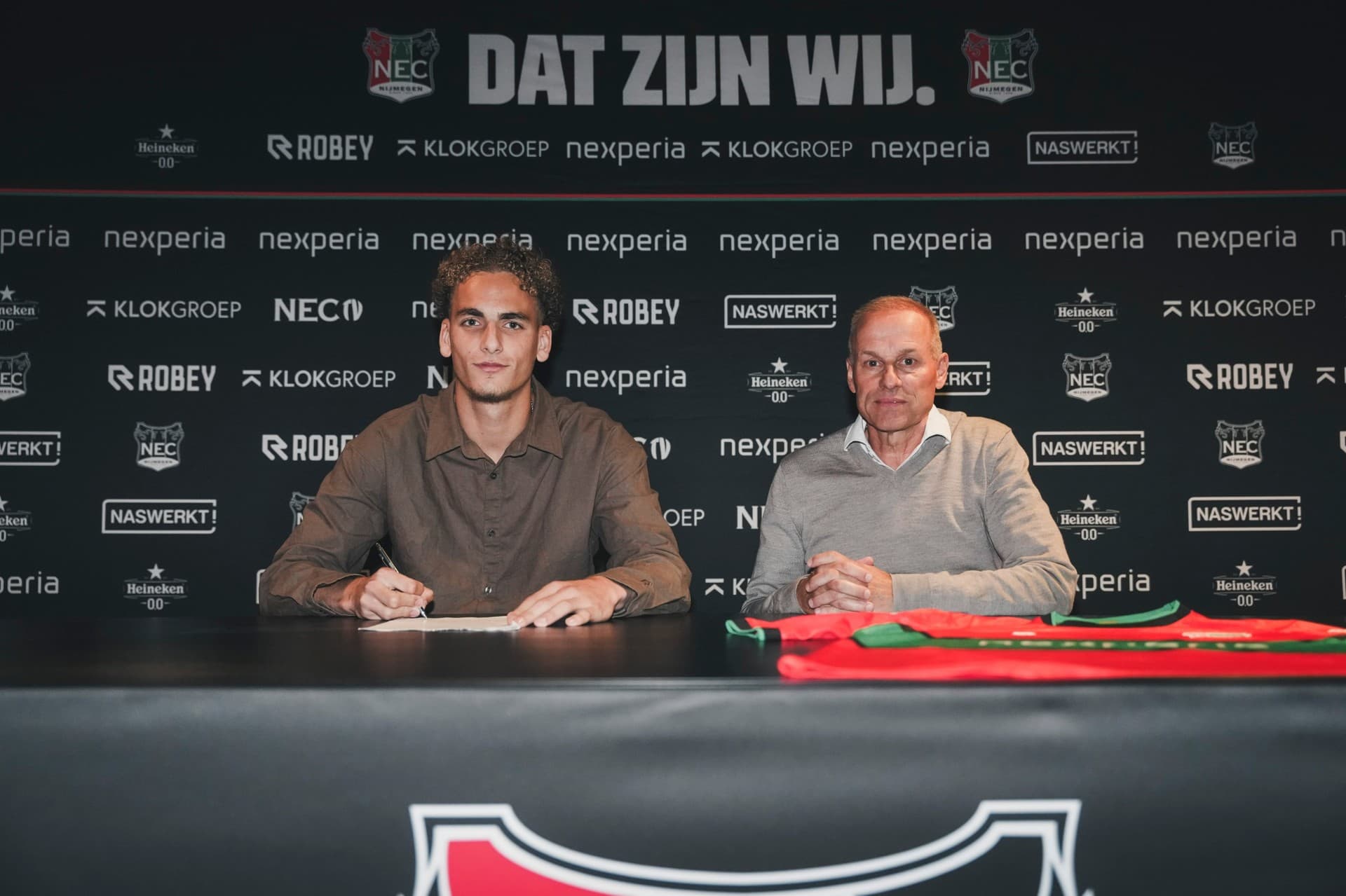 Moslih (19) tekent bij tot 2028: N.E.C. verlengt contract van verdediger uit de Onder 19